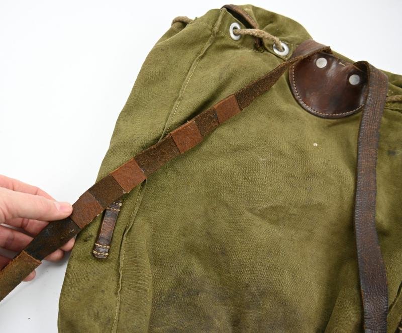German WH Artillery Backpack — image 4