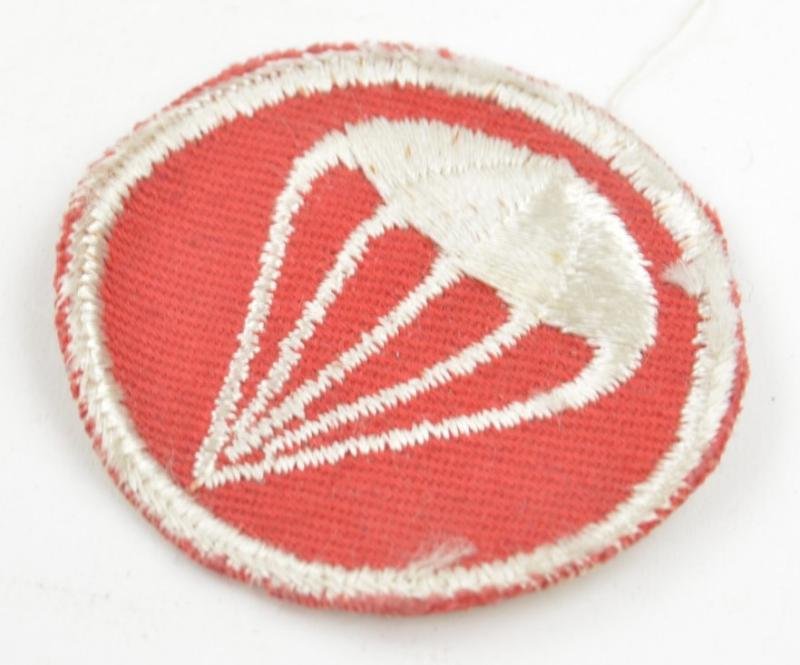 US WW2 Artillery Paratroopers Garrison Cap Badge — image 2