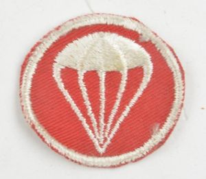 US WW2 Artillery Paratroopers Garrison Cap Badge