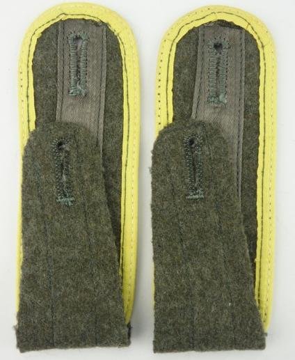 German WH M44 Signal Shoulderboards — image 2