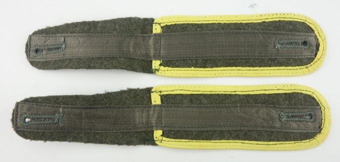 German WH M44 Signal Shoulderboards — image 6