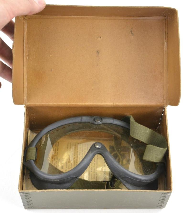 US WW2 M-1944 Flying Goggles in Case — image 3