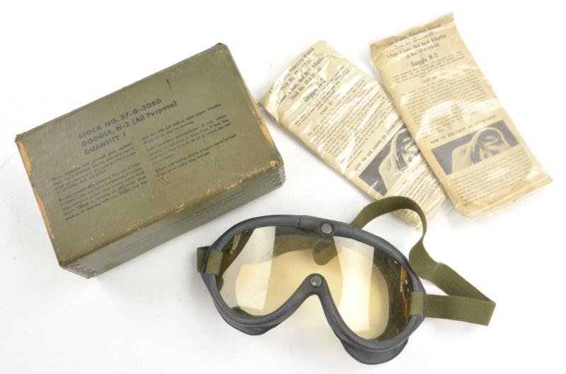 US WW2 M-1944 Flying Goggles in Case — image 4
