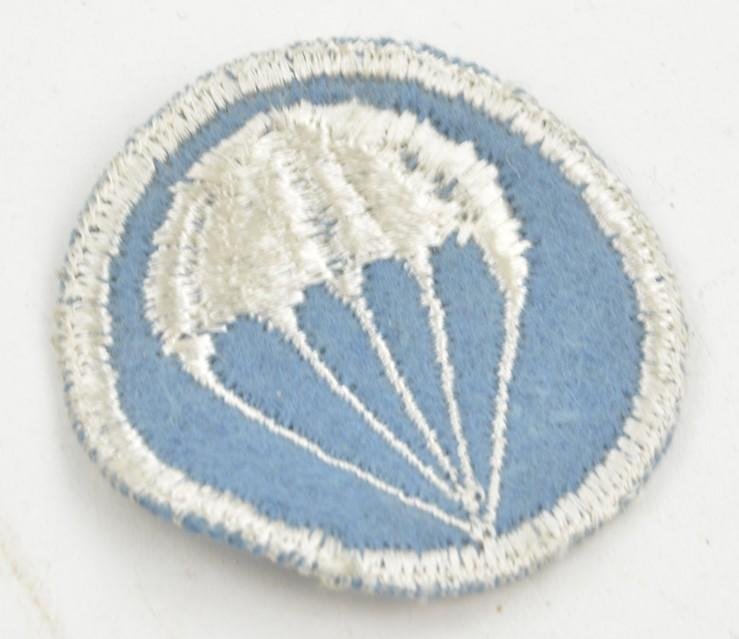 US WW2 Infantry Paratroopers Garrison Cap Badge — image 2