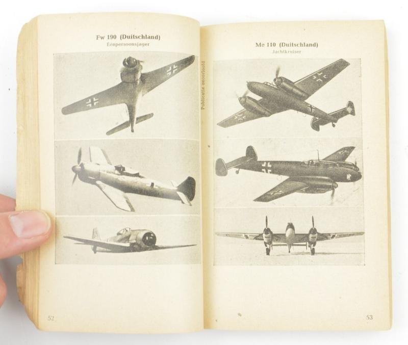 German LW Airplane Identification Booklet — image 4
