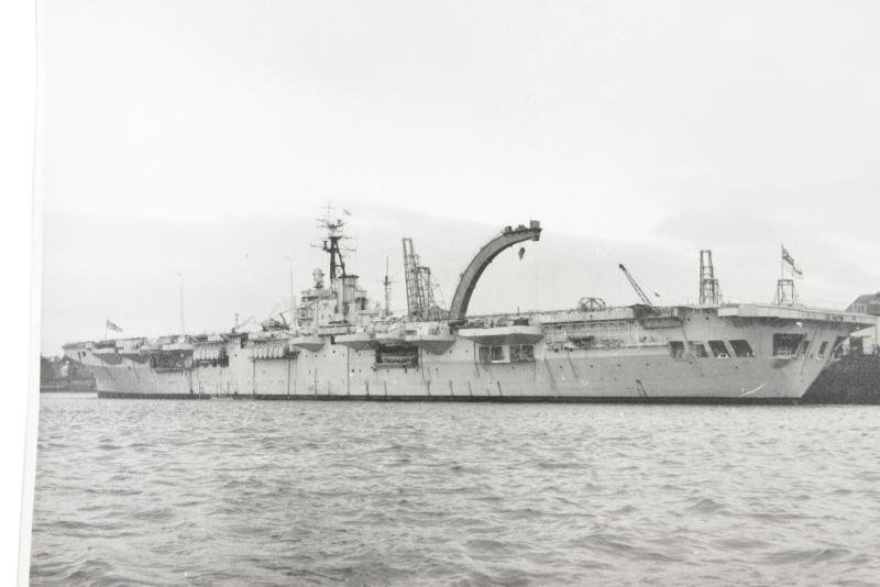 British WW2 Press Photo Aircraft Carrier HMS Colossus — image 2