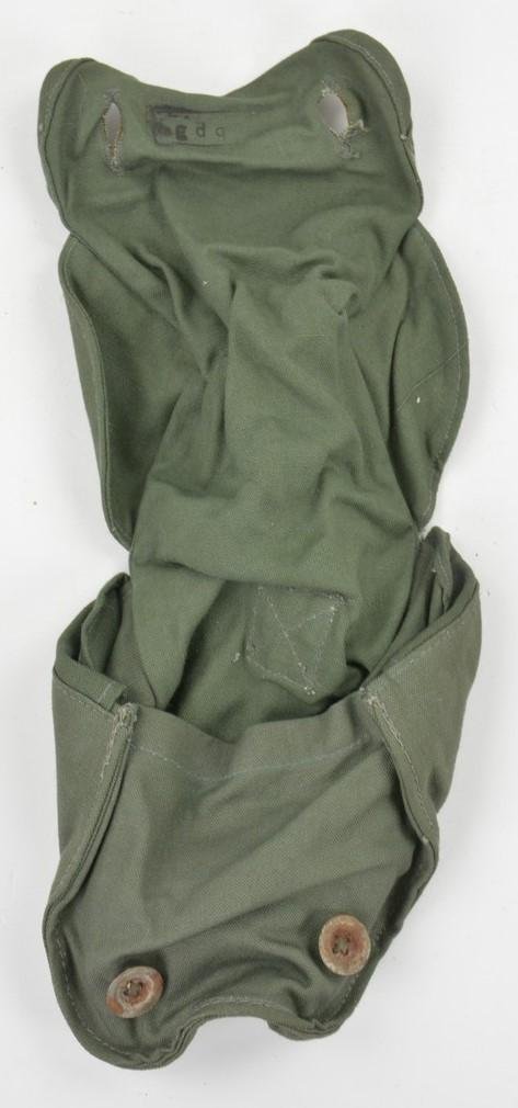 German WH M31 Gasmask Filter Pouch — image 3