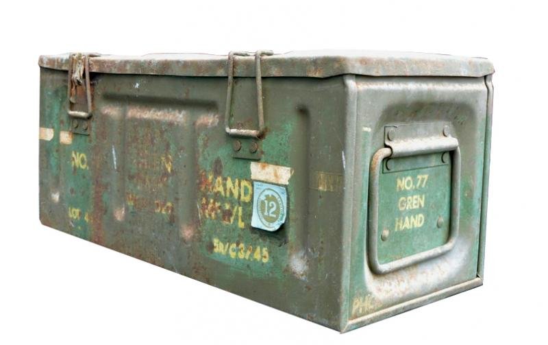British WW2 No77 Phosphorus Handgrenade Case complete with Cartridges and Detonator box — image 3