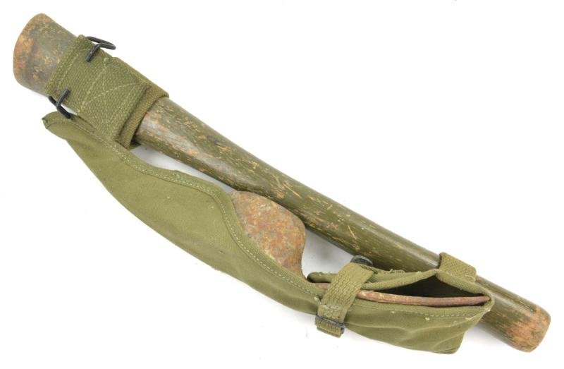 US WW2 M-1910 Pick-Mattock and carrying case — image 3