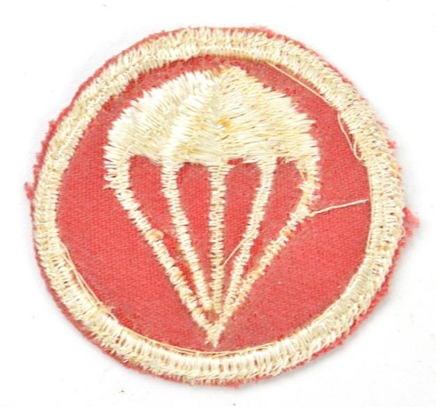 US WW2 Artillery Paratroopers Garrison Cap Badge — image 2
