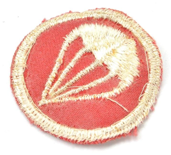 US WW2 Artillery Paratroopers Garrison Cap Badge — image 4