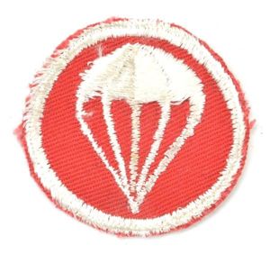 US WW2 Artillery Paratroopers Garrison Cap Badge