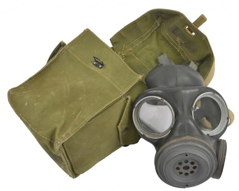 British WW2 Leight Weight Gasmask — image 5