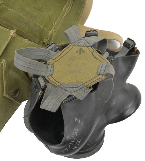 British WW2 Leight Weight Gasmask — image 6