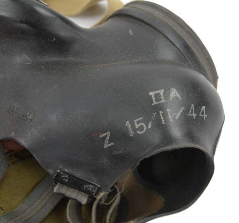 British WW2 Leight Weight Gasmask — image 7