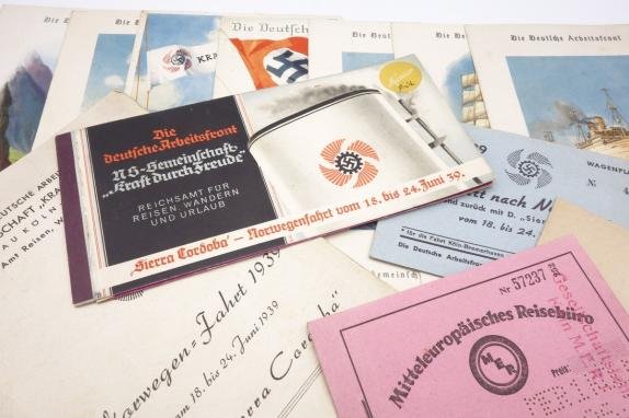 German KDF (Kraft Durch Freude) Travel set 'Sierra Cordoba' — image 2