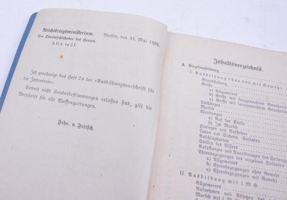 German WH Infantry Education Regulations pocket book — image 3