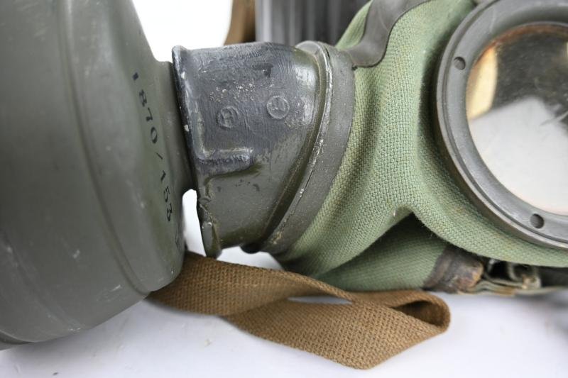 German WH M31 Gasmask with Cannister — image 10