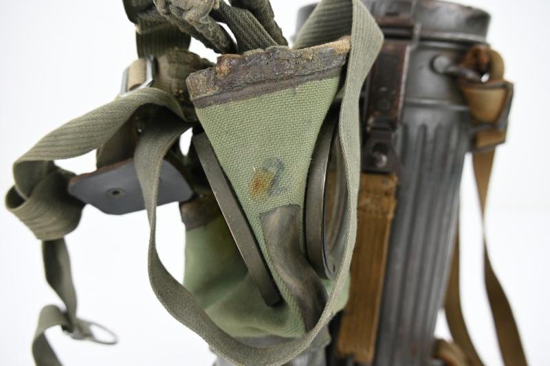 German WH M31 Gasmask with Cannister — image 13