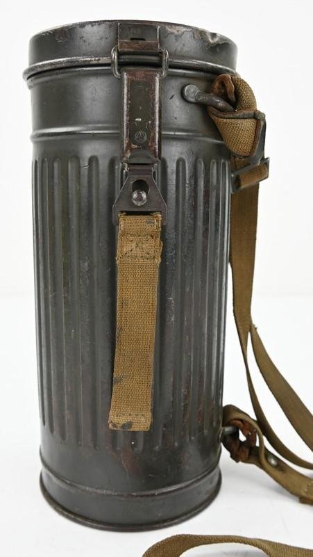 German WH M31 Gasmask with Cannister — image 2