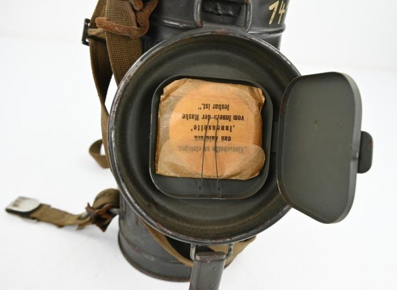 German WH M31 Gasmask with Cannister — image 7