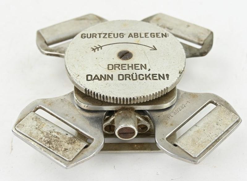 German LW Parachute Harness Quick Release Clock FL30232 — image 2
