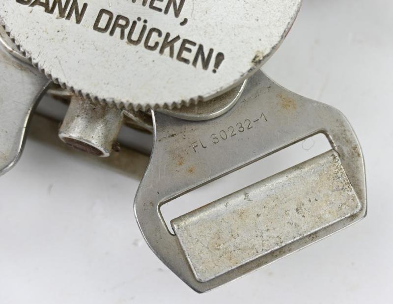 German LW Parachute Harness Quick Release Clock FL30232 — image 3