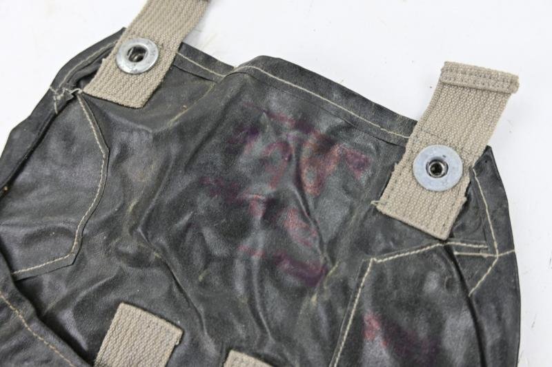 German WH M31 Gascape Pouch — image 3