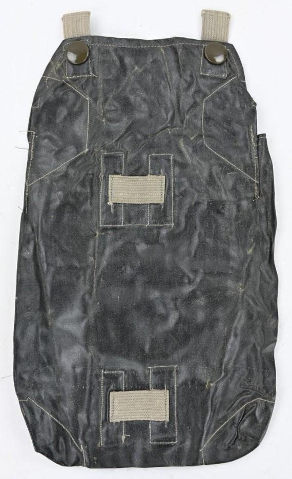 German WH M31 Gascape Pouch — image 4