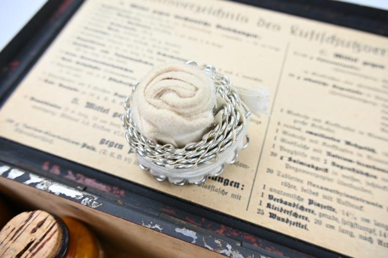 German LS First Aid Box — image 10