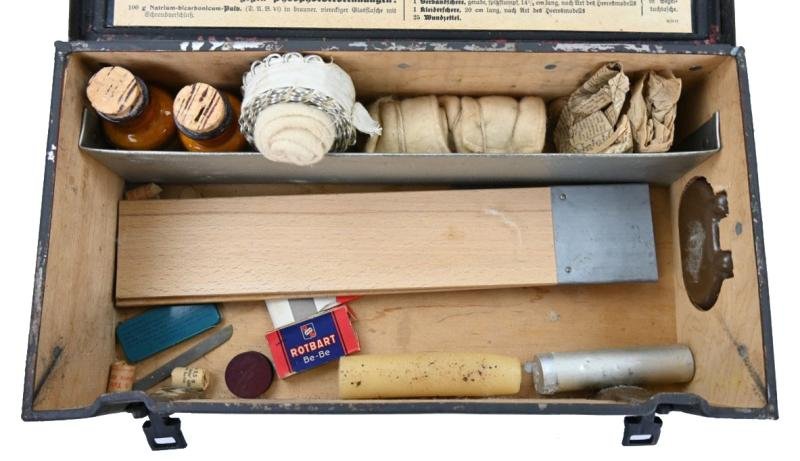 German LS First Aid Box — image 11