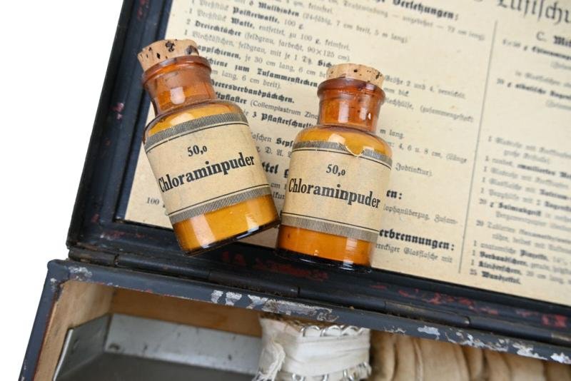 German LS First Aid Box — image 9