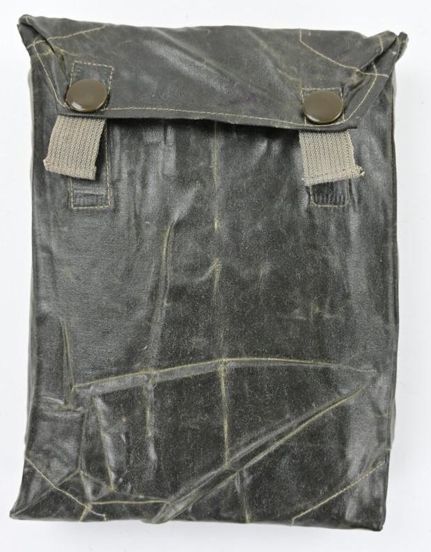 German WH M31 Gascape with Pouch — image 5