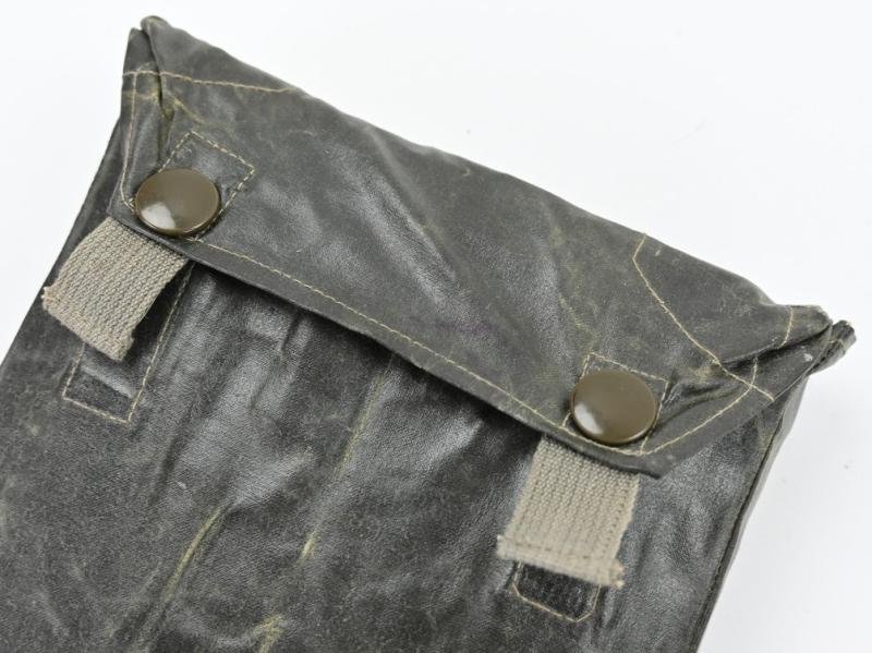 German WH M31 Gascape with Pouch — image 6