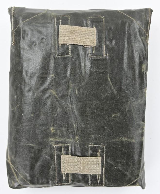 German WH M31 Gascape with Pouch — image 7