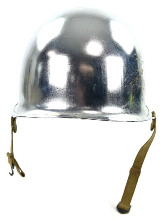US WW2 Chromed Swivel Bale Helmet 'Schlueter' — image 4