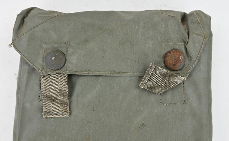 German WH M31 Gascape with Pouch — image 3
