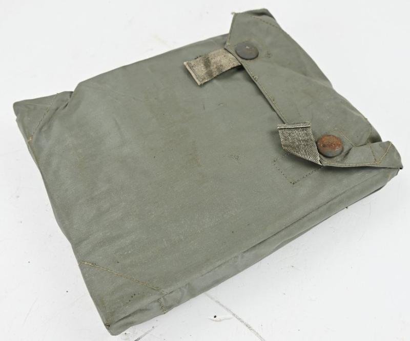 German WH M31 Gascape with Pouch — image 4