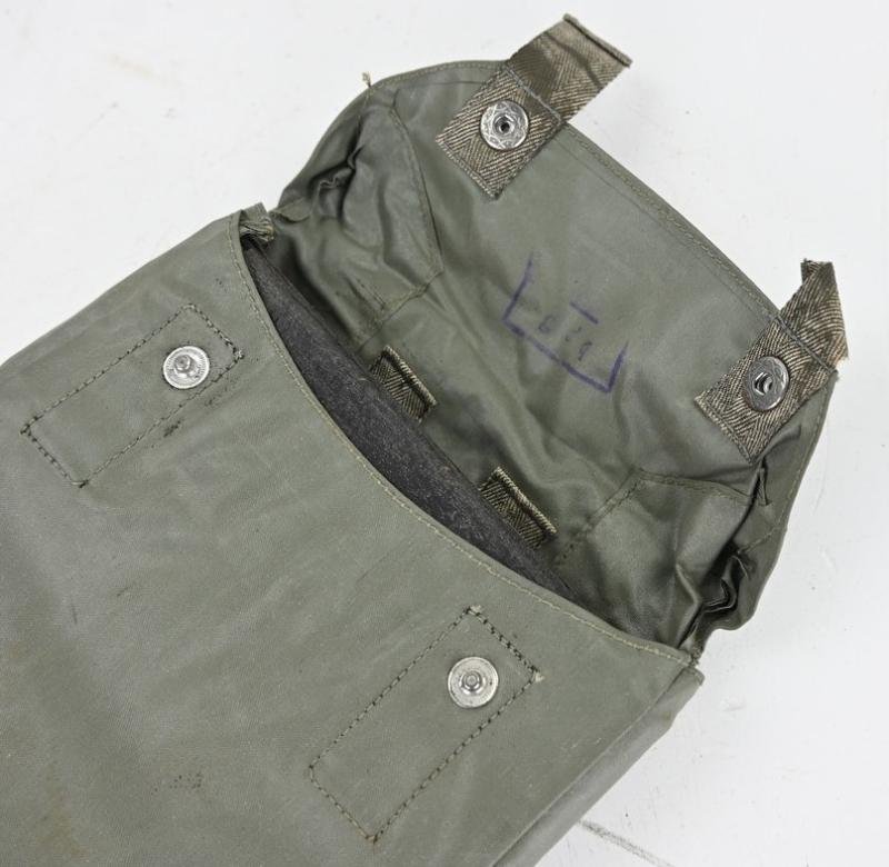 German WH M31 Gascape with Pouch — image 6