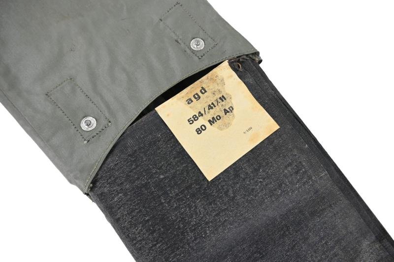 German WH M31 Gascape with Pouch — image 9