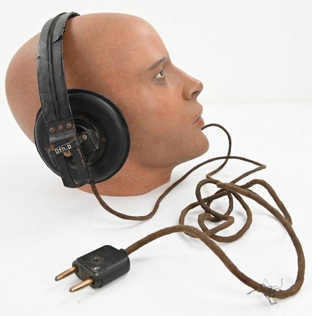 German WH Panzer Headphone 'Dfh.b' — image 4