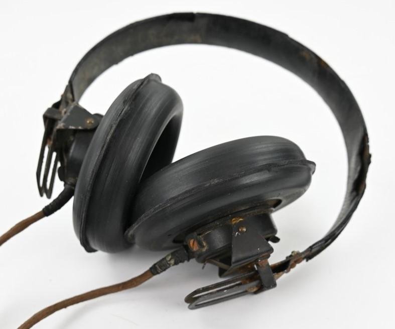 German WH Panzer Headphone 'Dfh.b' — image 9