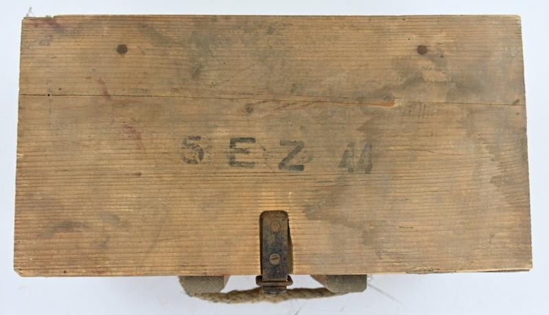 German WH Entlastungzunder 44 Ammunition Box — image 2