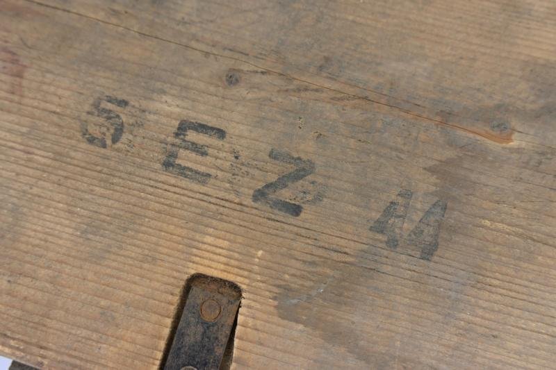 German WH Entlastungzunder 44 Ammunition Box — image 3