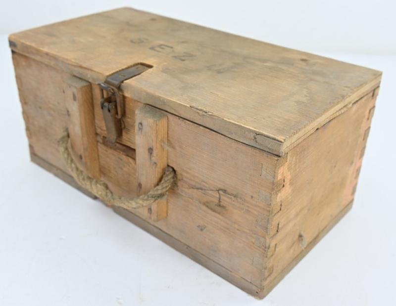 German WH Entlastungzunder 44 Ammunition Box — image 5