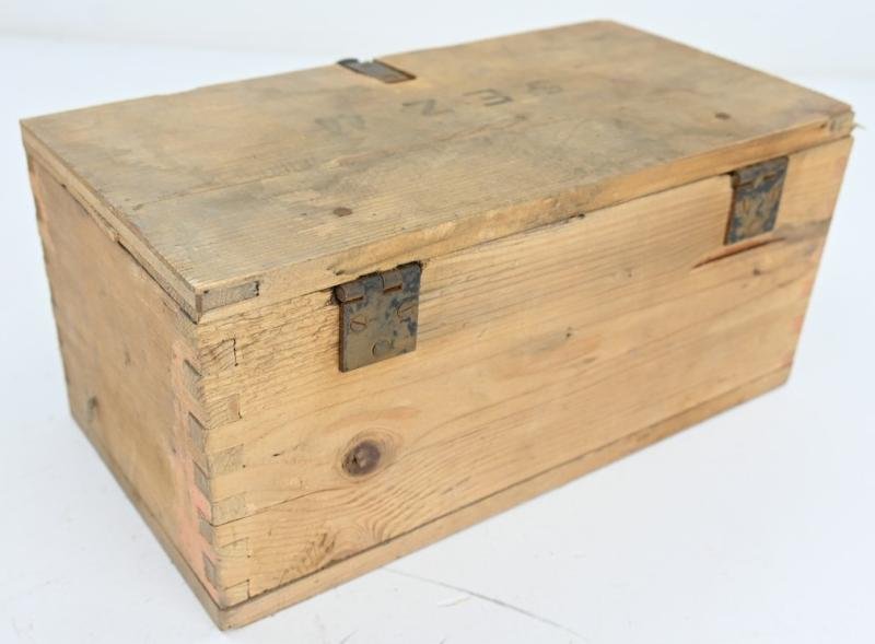 German WH Entlastungzunder 44 Ammunition Box — image 6