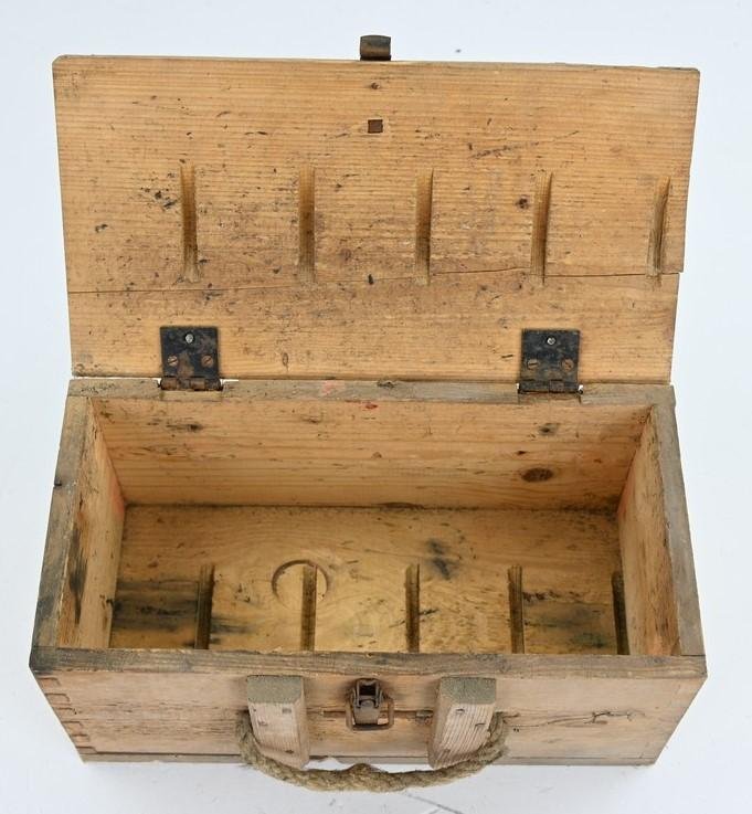 German WH Entlastungzunder 44 Ammunition Box — image 7