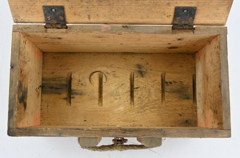 German WH Entlastungzunder 44 Ammunition Box — image 8