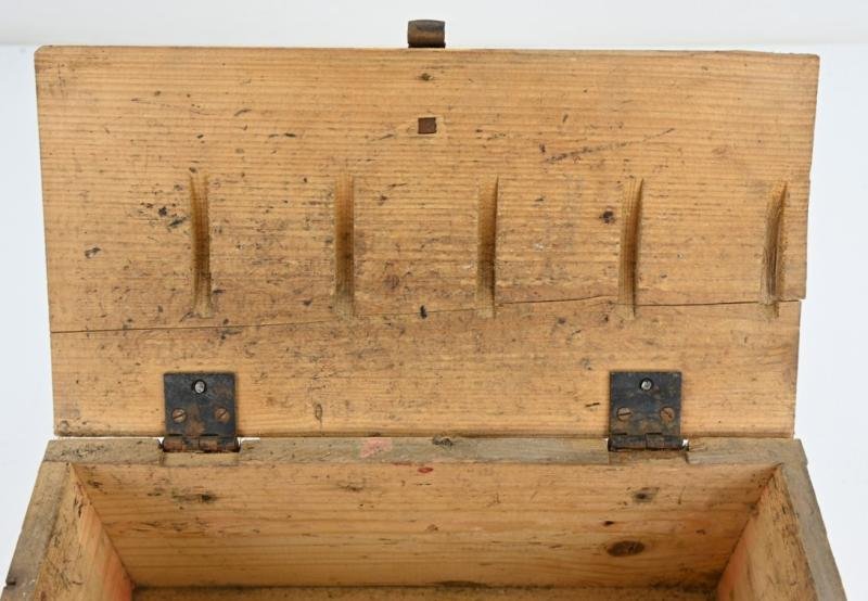 German WH Entlastungzunder 44 Ammunition Box — image 9
