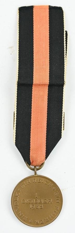 German 1 October 1938 medal with Pragerburg Clasp — image 4